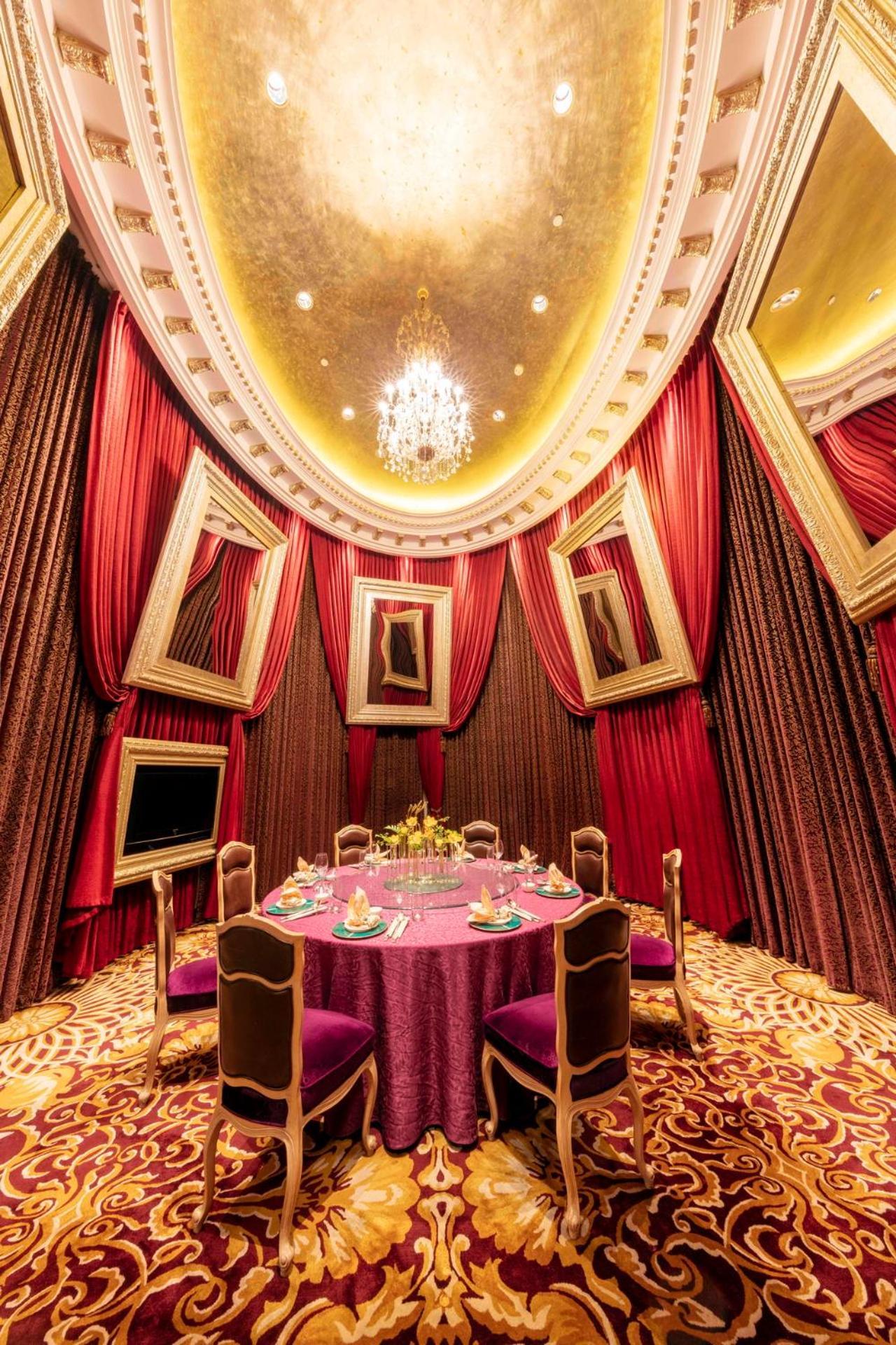 Legendale Hotel Beijing Exterior photo A private dining room at the restaurant