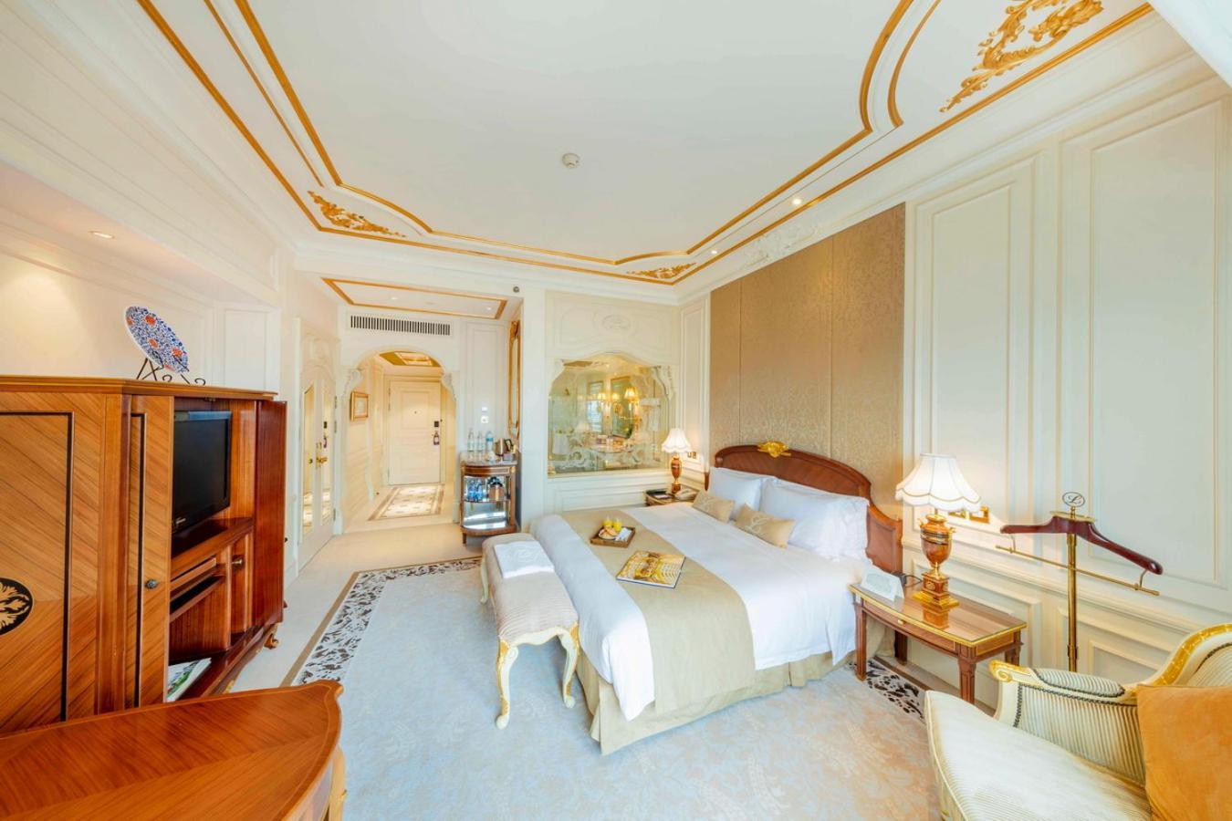 Legendale Hotel Beijing Exterior photo A bedroom at the hotel